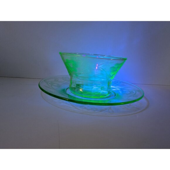 Vintage Green Uranium Glass Bowl & Saucer With Floral Etching - Picture 4 of 9